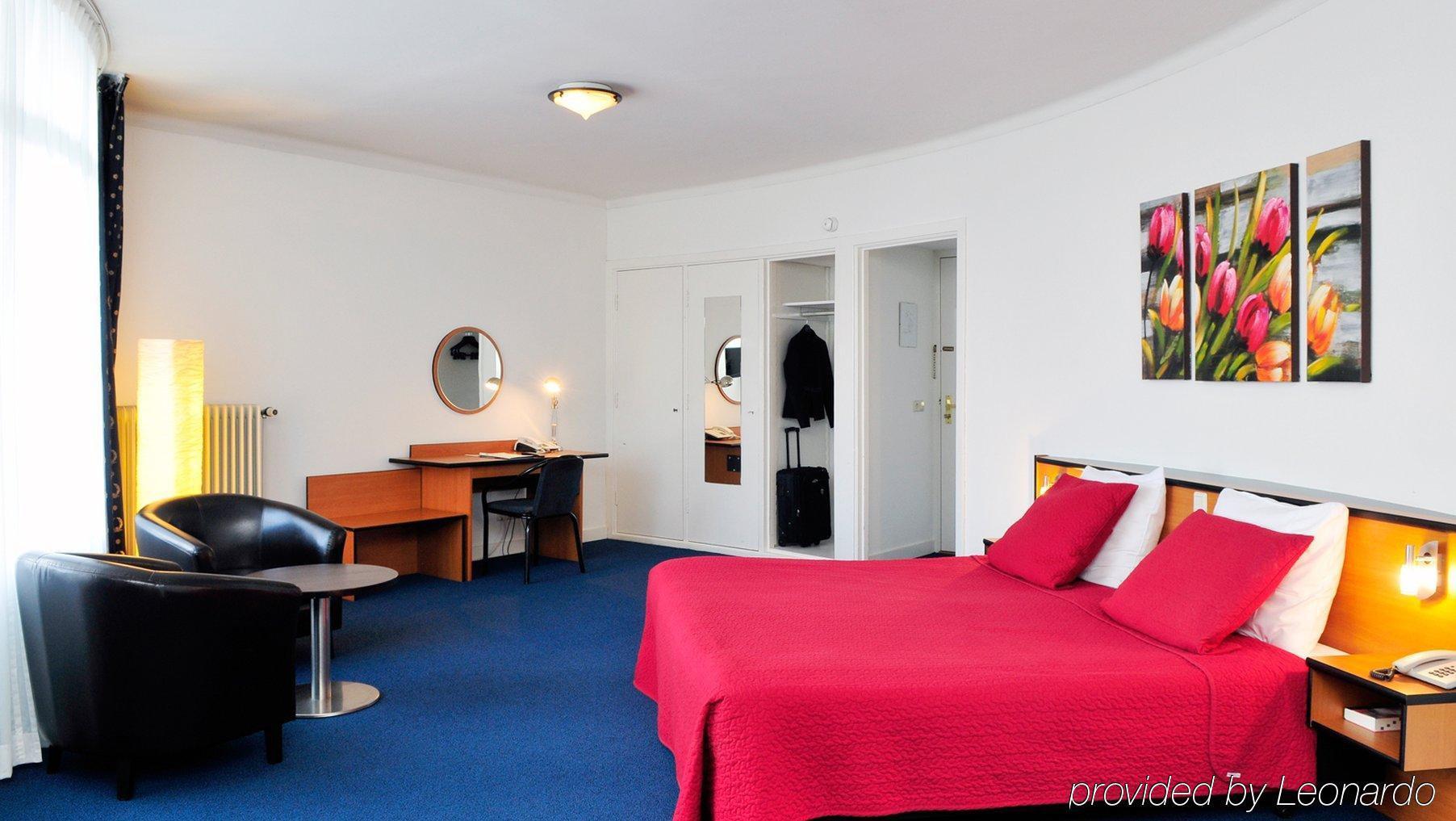 Gooiland Hotel ฮิลเวอร์ชุม ภายนอก รูปภาพ