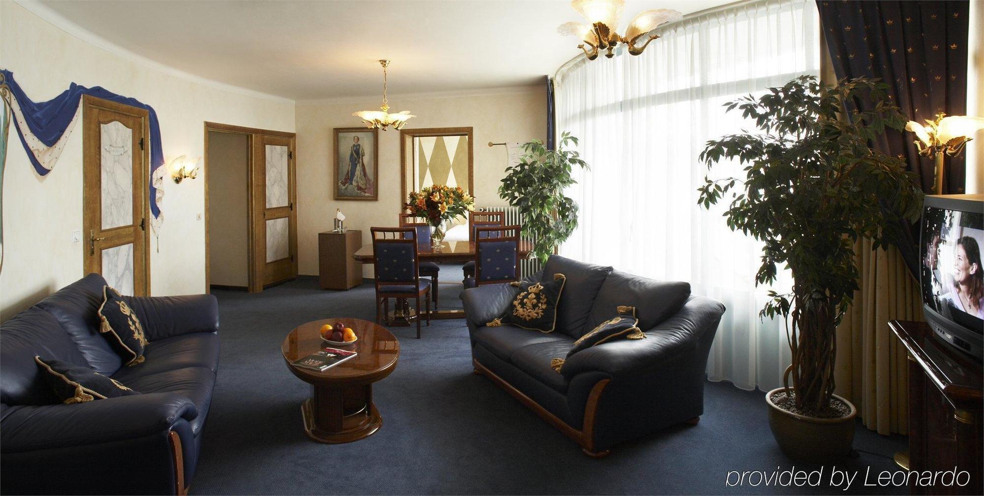 Gooiland Hotel ฮิลเวอร์ชุม ภายนอก รูปภาพ